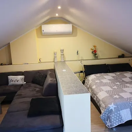 Ueber Den Daechern Von